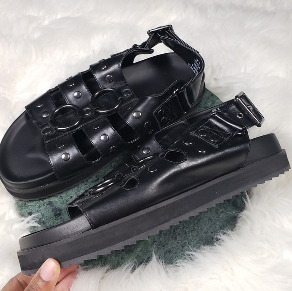 asos chunky sandal in black grunge - Picture 4 of 6